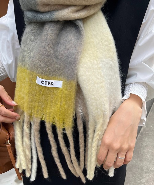 CAPRICIEUX LE'MAGE（カプリシューレマージュ）の「シャギーチェックストール（ストール/ショール・レディース・イエロー/ピンク・FREE）」の4枚目の写真