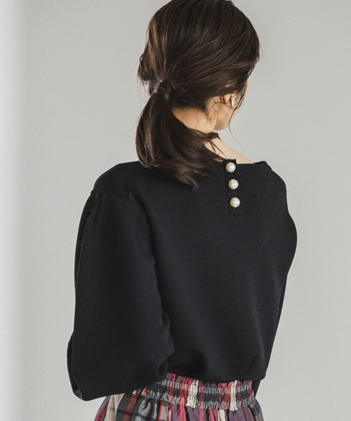 Andemiu（アンデミュウ）の「【WEB限定】パールボートネックニット176412（ニット/セーター・レディース・ブラック/ブラウン/ボルドー/ブルー/グリーン/アイボリー・FREE）」の3枚目の写真