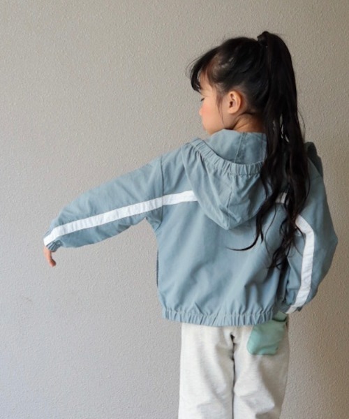 MAKE YOUR DAY（メイクユアデイ）の「ラインナイロンパーカー■80～140cm（ナイロンジャケット・キッズ・アイボリー/ネイビー/レンガ/サックスブルー・120/130/100/110/140/80/90）」の4枚目の写真