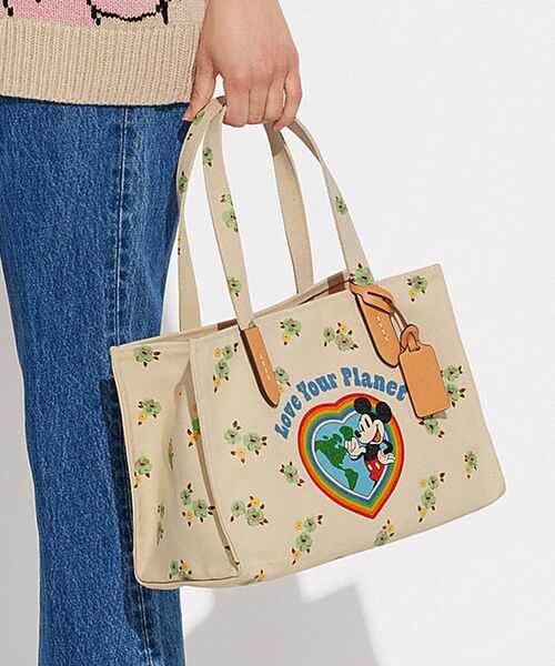 バッグ　フローラル＆ミッキーマウス(アイボリー) トート 30・100 パーセント リサイクル キャンバス 「ディズニー100×COACH」 Disney（ディズニー）の「【DISNEY X COACH】トート 30・100
