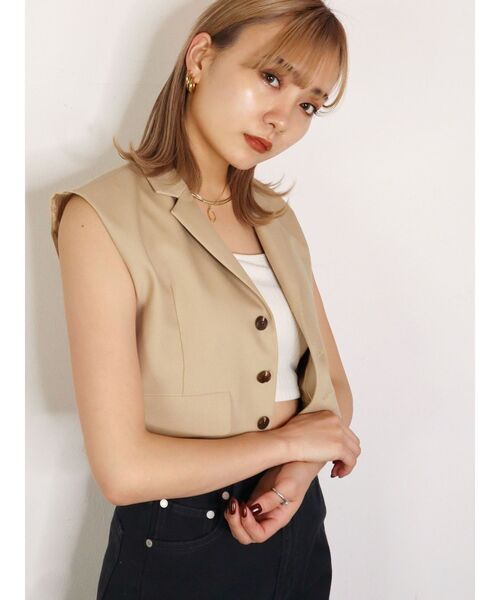 EMODA（エモダ）の「クロップドスーツベスト（ベスト・レディース・ブラック/ベージュ/ネイビー・FREE）」の17枚目の写真