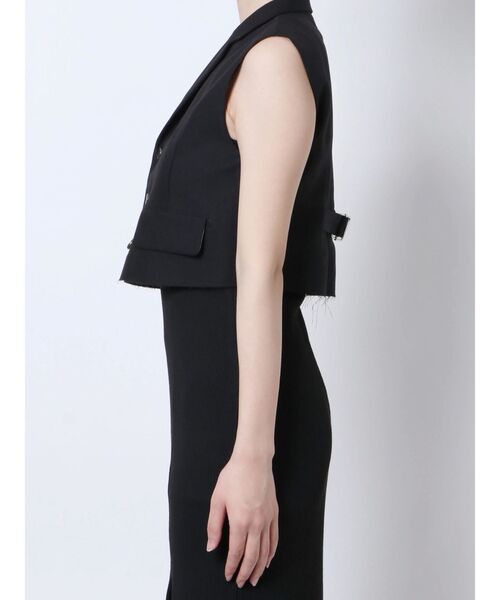 EMODA（エモダ）の「クロップドスーツベスト（ベスト・レディース・ブラック/ベージュ/ネイビー・FREE）」の21枚目の写真