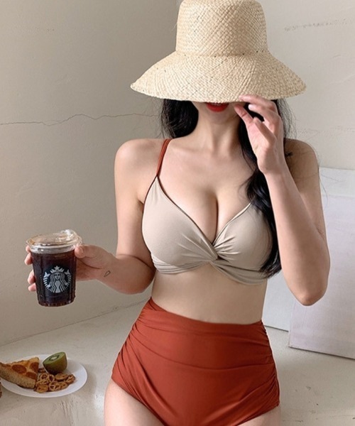 Ritzy(リッツィー)の「フロントクロスデザインハイウエストビキニ水着(水着・レディース・ベージュ/ボルドー/ブルー・M/L/XL)」の4枚目の写真