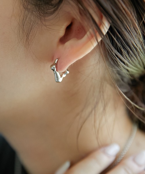 PAPILLONNER(パピヨネ)の「メタルクリップイヤリング/WEB限定(イヤリング・レディース・シルバー/ゴールド・FREE)」の2枚目の写真