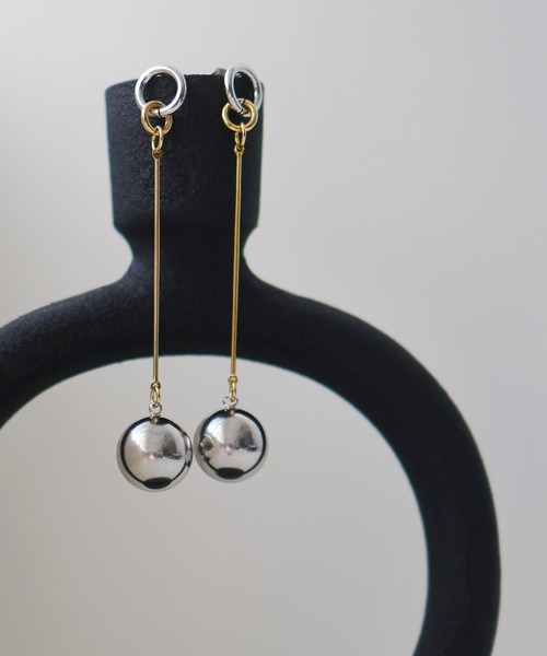 hellam(へラム)の「バイカラー ボールピアス(ピアス(両耳用)・レディース・シルバー・FREE)」の7枚目の写真