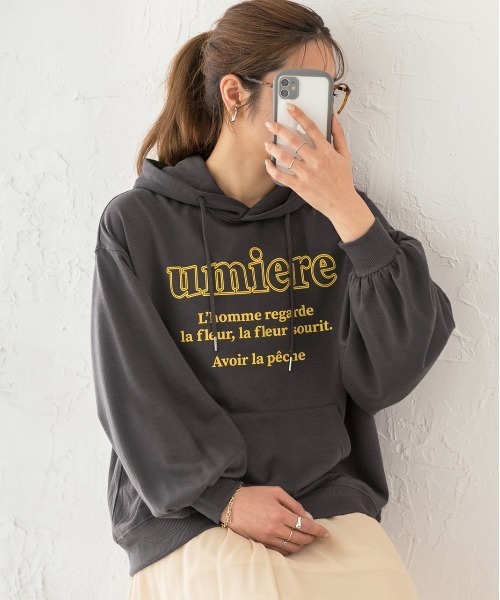 ad thie(アドティエ)の「オーバーサイズ 裏毛ロゴプリントパーカー(パーカー・レディース・アイボリー/ピンク/ブラック/オフホワイト/モカ/チャコール・FREE)」の17枚目の写真