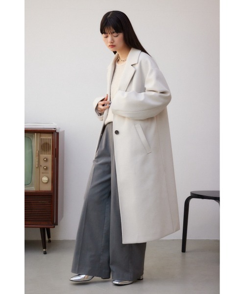 AZUL by moussy（アズールバイマウジー）の「ウォッシャブルシングルチェスターロングコート（チェスターコート・レディース・アイボリー/ブラック・SMALL/MEDIUM）」の6枚目の写真