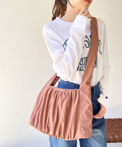 GeeRA（ジーラ）の「ギャザーショルダーバッグ（ショルダーバッグ・レディース・ブラック/ブラウン/アイボリー・FREE）」の3枚目の写真