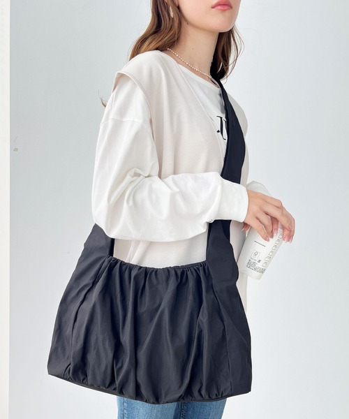 GeeRA（ジーラ）の「ギャザーショルダーバッグ（ショルダーバッグ・レディース・ブラック/ブラウン/アイボリー・FREE）」の2枚目の写真