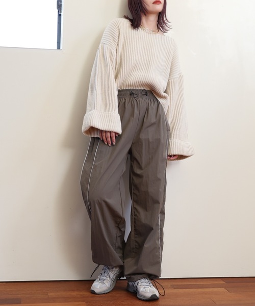 ULEULA（ウルア）の「ライン入りワイドルーズパンツ（その他パンツ・レディース・ブラック/カーキ・FREE）」の12枚目の写真