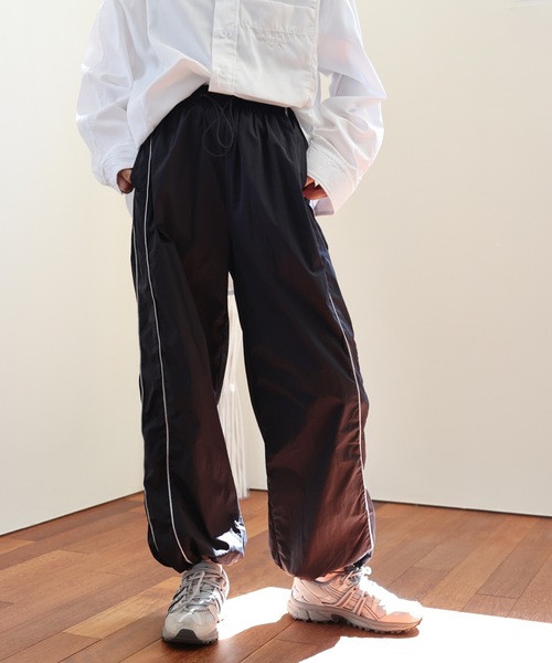 ULEULA（ウルア）の「ライン入りワイドルーズパンツ（その他パンツ・レディース・ブラック/カーキ・FREE）」の4枚目の写真