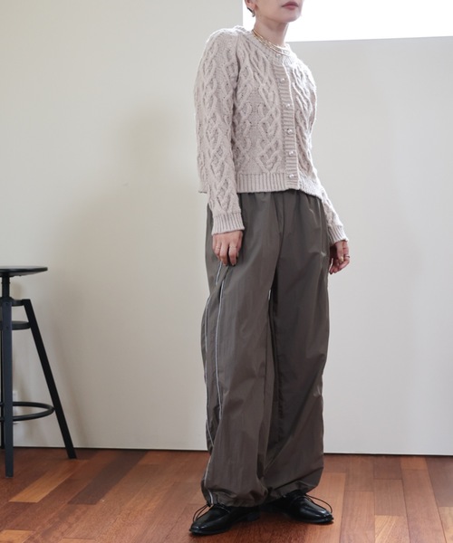 ULEULA（ウルア）の「ライン入りワイドルーズパンツ（その他パンツ・レディース・ブラック/カーキ・FREE）」の15枚目の写真