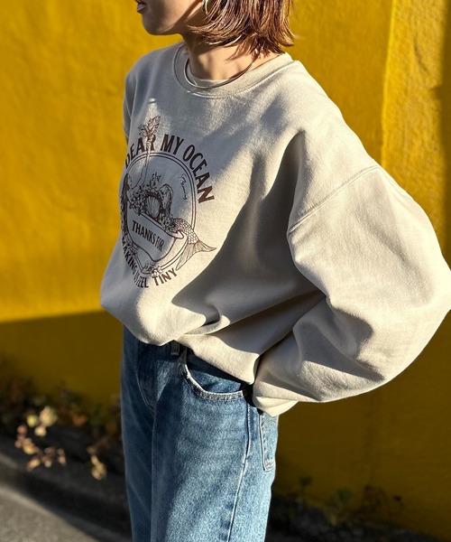 mi via loca（ミヴィアロカ）の「GILDAN　Vintageライク マーメイド ウラケ裏起毛 モチーフロゴスウェット（スウェット・レディース・ベージュ/ネイビー/トップグレー・MEDIUM/X-LARGE）」の15枚目の写真