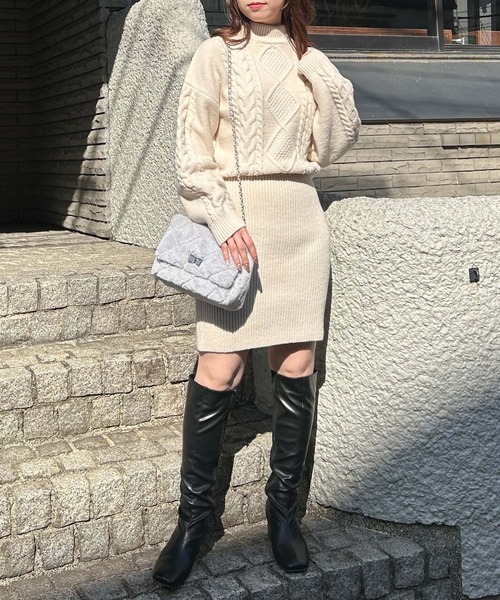 INGNI(イング)の「ケーブル柄ニットワンピース(ワンピース・レディース・グレー/アイボリー/ブラック・M)」の8枚目の写真