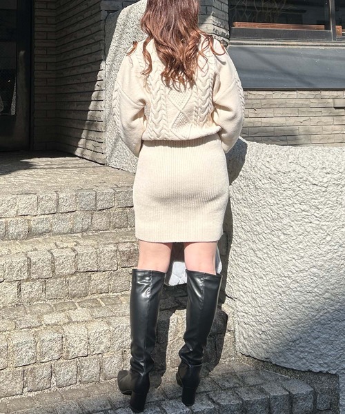 INGNI(イング)の「ケーブル柄ニットワンピース(ワンピース・レディース・グレー/アイボリー/ブラック・M)」の10枚目の写真