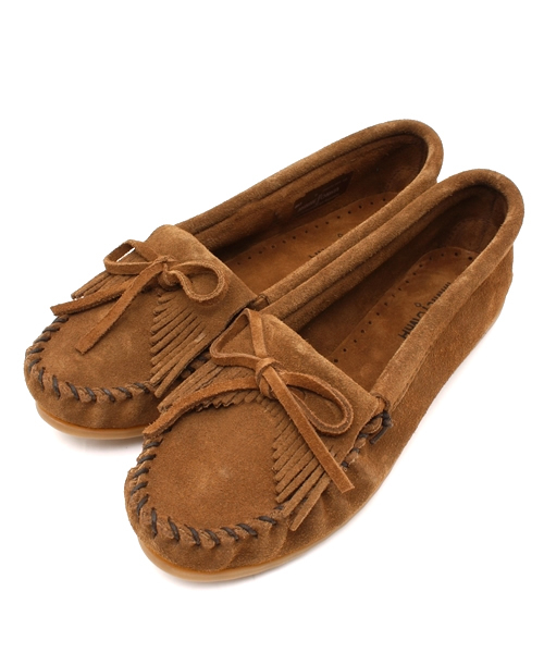 SHIPS for women(シップスフォーウィメン)の「MINNETONKA(ミネトンカ):KILTY モカシン(モカシン/デッキシューズ・レディース・ブラウン/グレー/ナチュラル・36/35/38/37)」の2枚目の写真