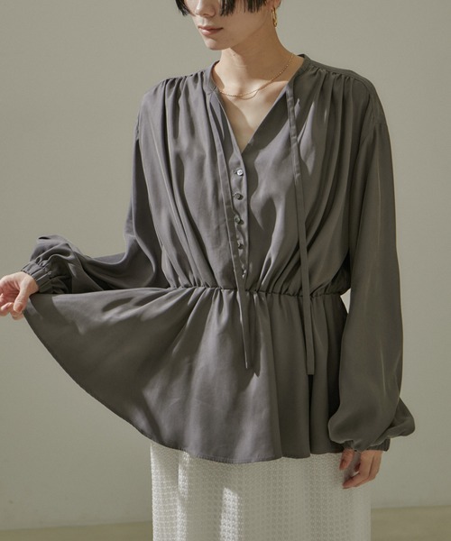 SALON adam et rope'（サロン アダム エ ロペ）の「ギャザードレープヘムフレアブラウス（シャツ/ブラウス・レディース・チャコールグレー/ブラック/ベージュ・FREE）」の19枚目の写真