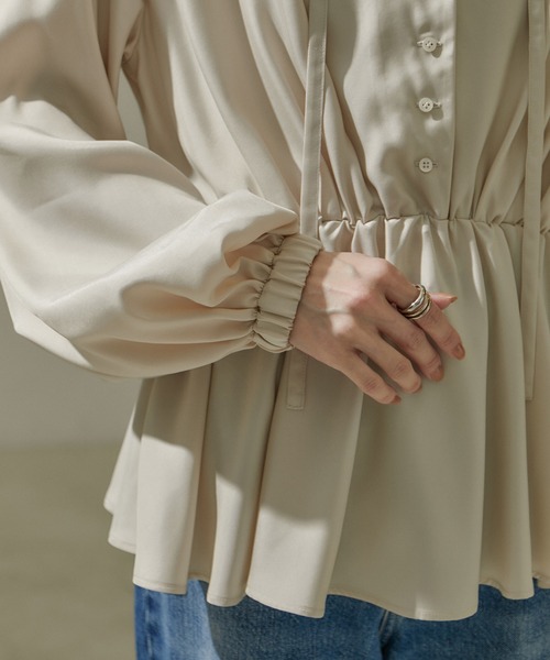 SALON adam et rope'（サロン アダム エ ロペ）の「ギャザードレープヘムフレアブラウス（シャツ/ブラウス・レディース・チャコールグレー/ブラック/ベージュ・FREE）」の14枚目の写真