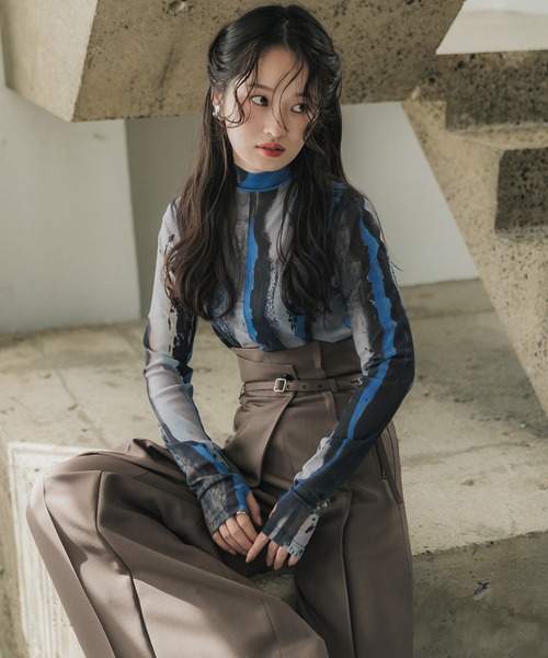 UNITED TOKYO（ユナイテッドトウキョウ）の「フロートクラウドハイネックトップス（Tシャツ/カットソー・レディース・ダークインディゴブルー/ブラウン・FREE）」の4枚目の写真