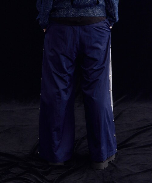 tk.TAKEO KIKUCHI(ティーケータケオキクチ)の「◆K’ Project by Aoi サイドラインハカマトレー二ングパンツ(その他パンツ・レディース・ブルー系その他/チャコールグレー・02/03)」の5枚目の写真