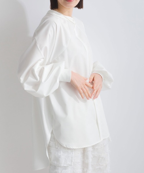 LUGIVA（ルギヴァ）の「リブ袖タックブラウス（シャツ/ブラウス・レディース・オフホワイト/ブラック・M）」の2枚目の写真