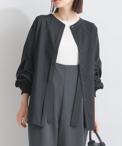 LUGIVA（ルギヴァ）の「リブ袖タックブラウス（シャツ/ブラウス・レディース・オフホワイト/ブラック・M）」の4枚目の写真