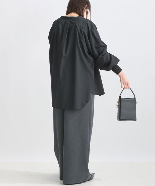 LUGIVA（ルギヴァ）の「リブ袖タックブラウス（シャツ/ブラウス・レディース・オフホワイト/ブラック・M）」の18枚目の写真