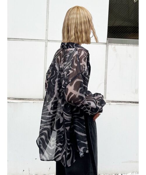 EMODA（エモダ）の「エアリールーズシャツ（シャツ/ブラウス・レディース・ベージュ/アイボリー/ブラック/ブルー・FREE）」の21枚目の写真