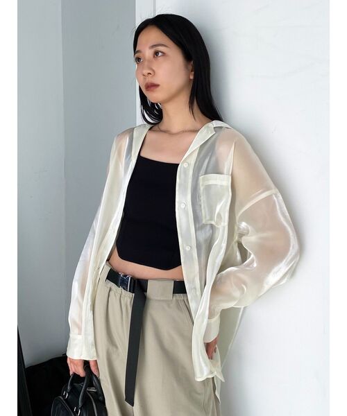 EMODA（エモダ）の「エアリールーズシャツ（シャツ/ブラウス・レディース・ベージュ/アイボリー/ブラック/ブルー・FREE）」の10枚目の写真