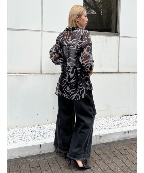 EMODA（エモダ）の「エアリールーズシャツ（シャツ/ブラウス・レディース・ベージュ/アイボリー/ブラック/ブルー・FREE）」の12枚目の写真