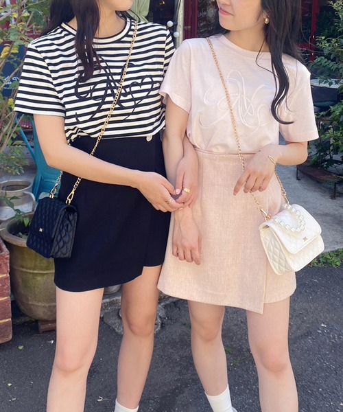 one after another NICE CLAUP（ワンアフターアナザーナイスクラップ）の「イニシャルビッグロゴ刺繍Tシャツ【WEB限定商品】（Tシャツ/カットソー・レディース・ピンク/アイボリー/ホワイト×ブラック/チャコールグレー/ホワイト×ネイビー/ホワイト×ピンク・FREE）」の21枚目の写真