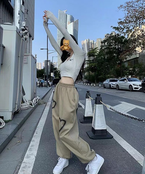 gossip！ロサンゼルス（ゴシップロサンゼルス）の「ハートペイントプリント  スウェット アンクルバンデッドパンツ（スウェットパンツ・レディース・カーキ/ブラック/ホワイト・FREE）」の15枚目の写真