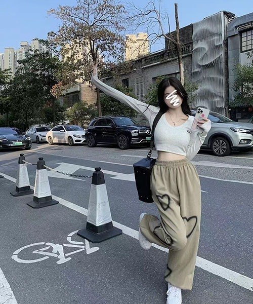 gossip！ロサンゼルス（ゴシップロサンゼルス）の「ハートペイントプリント  スウェット アンクルバンデッドパンツ（スウェットパンツ・レディース・カーキ/ブラック/ホワイト・FREE）」の17枚目の写真