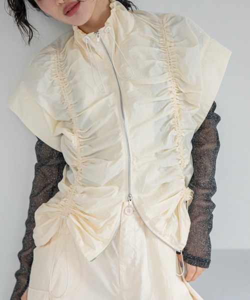 VACANCY（ヴァカンシー）の「サイドドロストZIPベスト/新色追加（ベスト・レディース・ライトグレー/ブラック/アイボリー/ネイビー/レッド・FREE）」の2枚目の写真