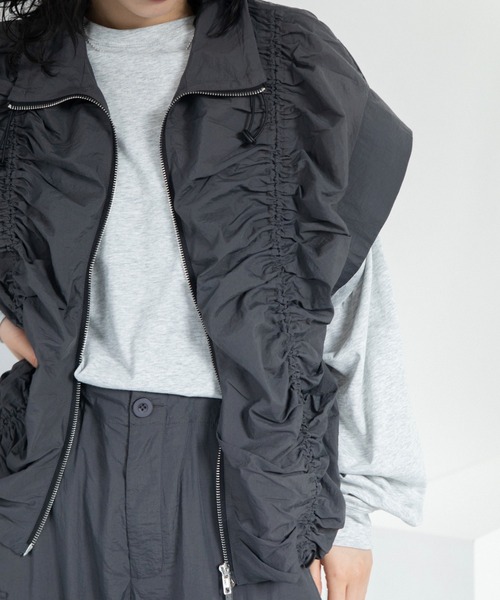 VACANCY（ヴァカンシー）の「サイドドロストZIPベスト/新色追加（ベスト・レディース・ライトグレー/ブラック/アイボリー/ネイビー/レッド・FREE）」の6枚目の写真