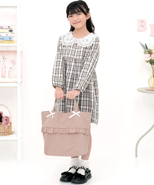 Bee des Bee（ビーデスビー）の「フリル＆リボン レッスントートバッグ（トートバッグ・キッズ・ピンク/ブラック/アイボリー・フリー）」の8枚目の写真