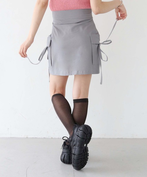 nomnom（ノムノム）の「【nomnom】リボンカーゴミニスカート（スカート・レディース・ベージュ/カーキ/グレー・SMALL/MEDIUM）」の9枚目の写真