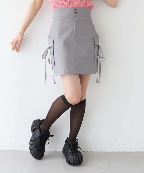 nomnom（ノムノム）の「【nomnom】リボンカーゴミニスカート（スカート・レディース・ベージュ/カーキ/グレー・SMALL/MEDIUM）」の5枚目の写真