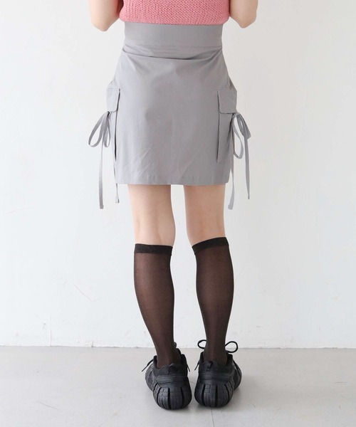 nomnom（ノムノム）の「【nomnom】リボンカーゴミニスカート（スカート・レディース・ベージュ/カーキ/グレー・SMALL/MEDIUM）」の8枚目の写真
