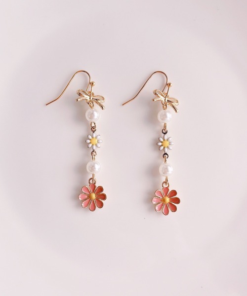 tone(トーン)の「【RosraiE】マーガレット リボンパール ロング ピアス(MA)(ピアス(両耳用)・レディース・ゴールド・FREE)」の4枚目の写真