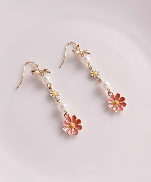 tone(トーン)の「【RosraiE】マーガレット リボンパール ロング ピアス(MA)(ピアス(両耳用)・レディース・ゴールド・FREE)」の5枚目の写真