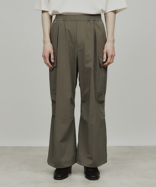 tk.TAKEO KIKUCHI（ティーケータケオキクチ）の「◆ナイロンワイドカーゴパンツ（その他パンツ・メンズ・ブラック/オフホワイト/ダークグリーン・03/02/01）」の5枚目の写真
