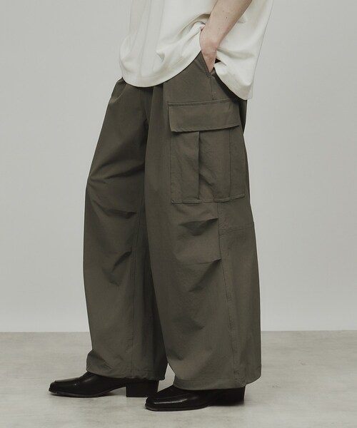 tk.TAKEO KIKUCHI（ティーケータケオキクチ）の「◆ナイロンワイドカーゴパンツ（その他パンツ・メンズ・ブラック/オフホワイト/ダークグリーン・03/02/01）」の12枚目の写真
