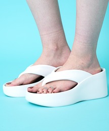 a.p.o.v.（エーピーオービー）の「a.p.o.v. 厚底ビーチサンダル（サンダル）」