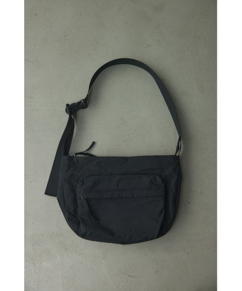 BLACK BY MOUSSY（ブラックバイマウジー）の「pocket bag(ポケットバック)（ショルダーバッグ・レディース・ブラック・FREE）」の5枚目の写真