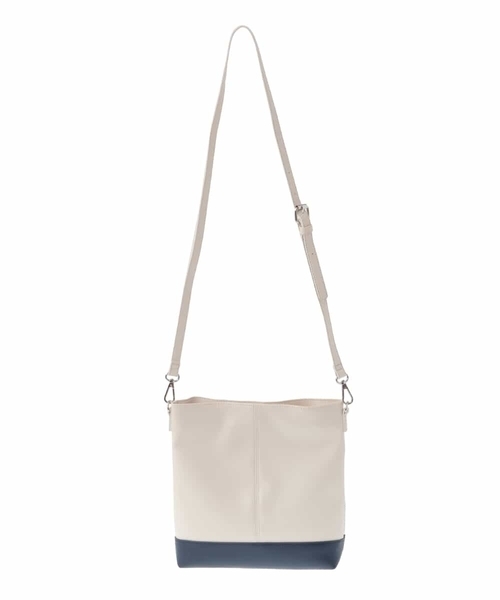 a.v.v（アーヴェヴェ）の「ショルダーバッグ【ドコデモBAGシリーズ】（ショルダーバッグ・メンズ・ブラック/サンドベージュ/アイボリー・46）」の4枚目の写真