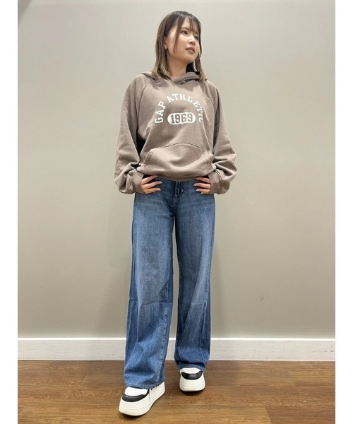 GAP（ギャップ）の「ヴィンテージソフト GAP ATHLETICロゴ パーカー（パーカー・レディース・ブラウン/イエロー/ベージュ/グレー/ブラウン系その他・L/M/XS/XL/S/XXS）」の7枚目の写真