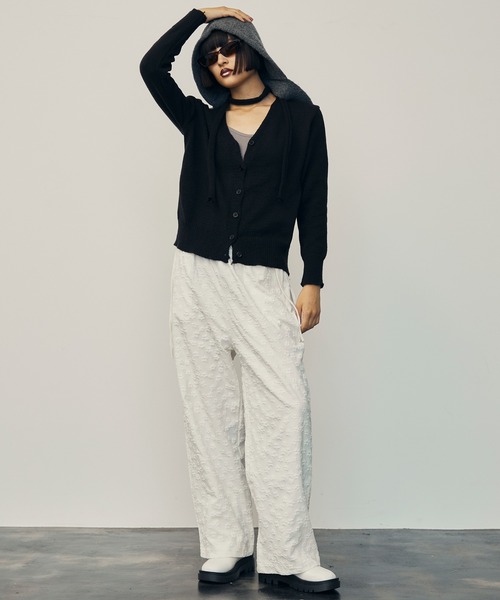 uyu.(ウユ)の「3D Small Flower Casual Pants / 立体スモールフラワーカジュアルパンツ【uyu.】(スラックス・レディース・ブラック/クリーム/ホワイト・FREE)」の6枚目の写真