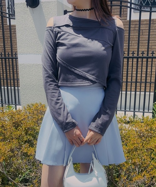 Newlyme(ニューリーミー)の「アシメントリーカットデザイントップス(Tシャツ/カットソー・レディース・ホワイト/ブラック/グレー・MEDIUM/LARGE/LL)」の3枚目の写真