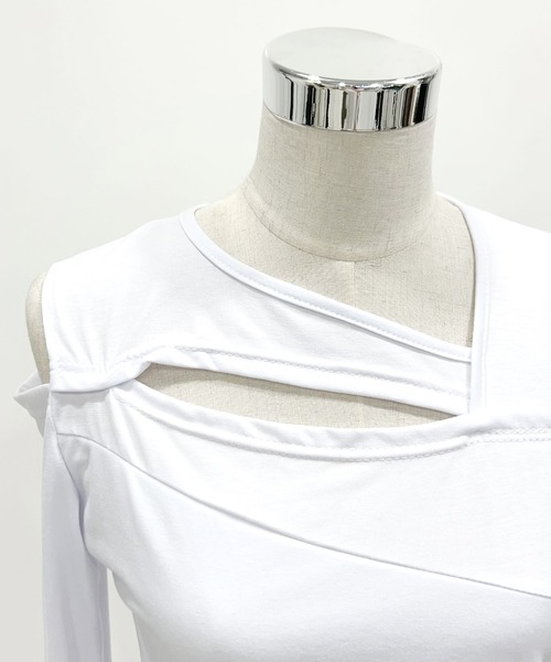 Newlyme(ニューリーミー)の「アシメントリーカットデザイントップス(Tシャツ/カットソー・レディース・ホワイト/ブラック/グレー・MEDIUM/LARGE/LL)」の14枚目の写真